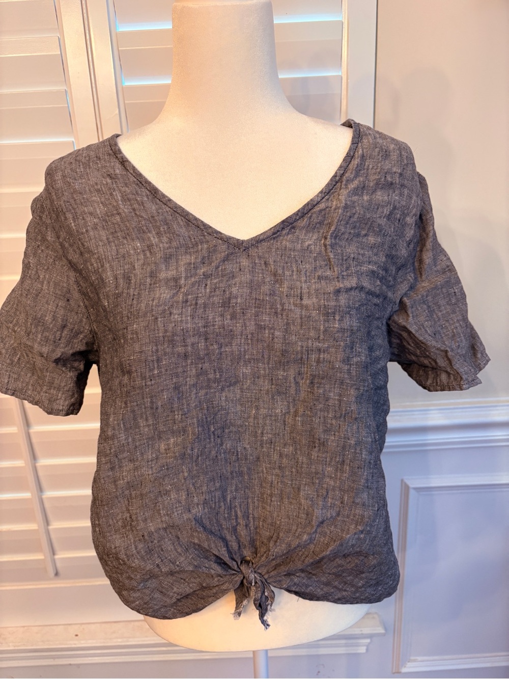 V-Neck Tie-Front Short Sleeve Blouse in Jean blue